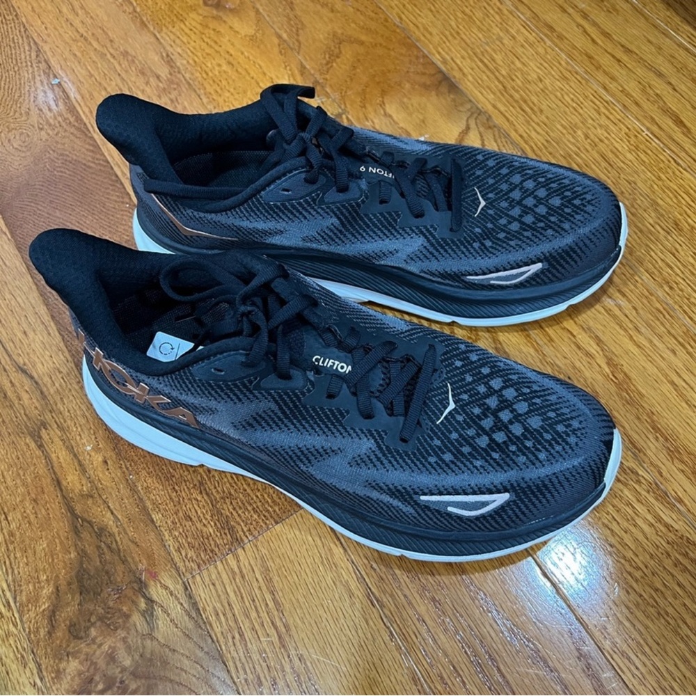 HOKA CLIFTON 9